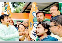 বিজেপি ছেড়ে তৃণমূলে ৩০০ জন কর্মী,মধ্যমনি জ্যোতিপ্রিয়