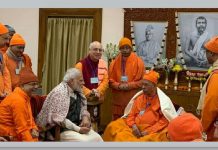 প্রধানমন্ত্রী মোদীই প্রথম রাত কাটালেন বেলুড় মঠে