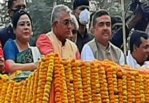 কলকাতায় বিজেপির রোড শোয়ে বিশৃঙ্খলা,মিছিলে ইট ছোড়ার অভিযোগ, আহত বহু