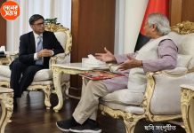 Bangladesh Crisisসাম্প্রদায়িক নয়, যা ঘটছে অধিকাংশই রাজনৈতিক বা ব্যক্তিগত, হিন্দু নির্যাতনের অভিযোগ মানলই না ঢাকা, হাসিনা নিয়ে ক্ষোভ উগরে দিল বাংলাদেশ