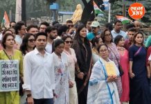 SIR এর প্রতিবাদে সংবিধান হাতে পথে মমতা ,পা মেলালেন অভিষেকও , ‘যত বড় নেতা হও টিভিতে মুখ দেখাতে কেউ সামনে আসবে না’…