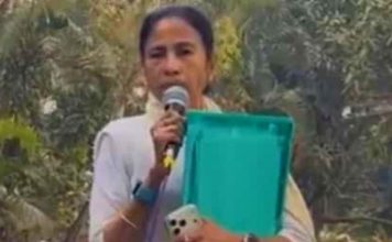 হাতে সবুজ ফাইল, প্রতীক জৈনের বাড়ি থেকে বেরিয়ে ইডি হানা নিয়ে আক্রমণ মমতার