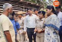 অনুপ্রবেশ রুখতে ও নিরাপত্তা খতিয়ে দেখতে পেট্রাপোল সীমান্তের গ্রাম পরিদর্শনে জেলাশাসক – পুলিশ সুপার : দেখুন ভিডিও