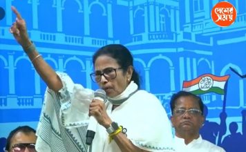 ‘আমাকে জেলে ঢুকিয়ে দিন, আরও বেশি ভোট পাব , না হলে গুলি করে মেরে দিন’!’এত সাহস, আমার সঙ্গে কথাও বলে না !’ মমতার নিশানায় কে?