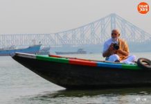PM Narendra Modi: হাতে ক্যামেরা, সাতসকালে গঙ্গাবক্ষে নৌকাবিহার মোদীর