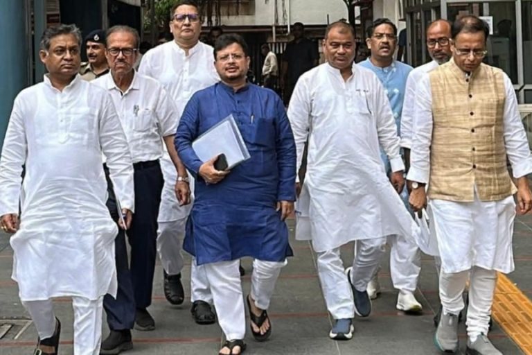 ‘আসল তৃণমূল আমরাই, জ্ঞানেশের সঙ্গে কথা বলে স্পষ্ট করলেন ঋতব্রত , অভিষেককে ‘চার্টার্ড ব্যুরোক্র্যাট’ বলে তোপ