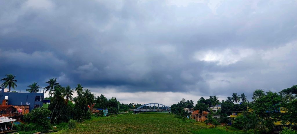 ঝাড়খণ্ডে সরছে নিম্নচাপ,দক্ষিণবঙ্গ জুড়ে বৃষ্টির লাল সতর্কতা