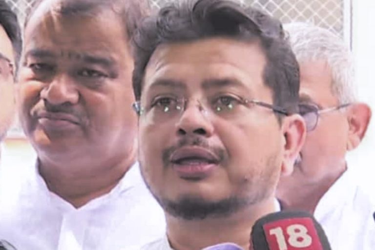 ‘তৃণমূল কারও বাবার সম্পত্তি নয়, ‘মমতা যা বলবেন তাই সই’ চলে না: প্রতীক-সংঘাত সমাধানে কমিশনের বৈঠকের পর মন্তব্য ঋতব্রতর